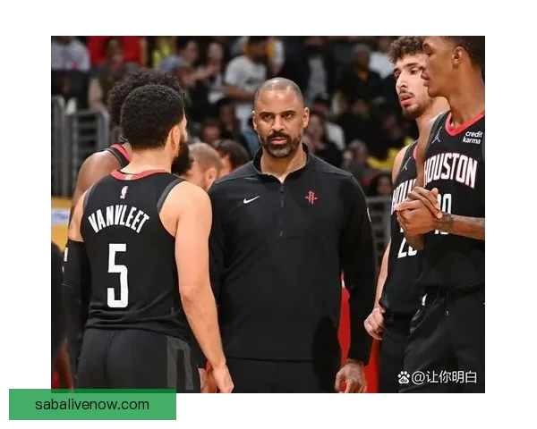 乌度卡透露范弗利特尚未参加对抗训练复出仍遥遥无期